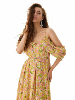 Model wearing Floral Off Shoulder Dress from MAJOR CRUSH（2）