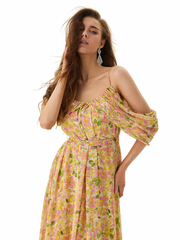 Model wearing Floral Off Shoulder Dress from MAJOR CRUSH（2）