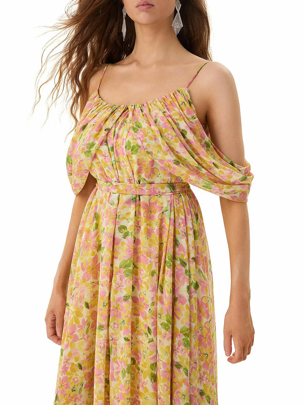 Model wearing Floral Off Shoulder Dress from MAJOR CRUSH（4）